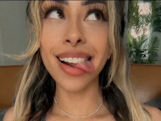 SkinnyMiniMia profile